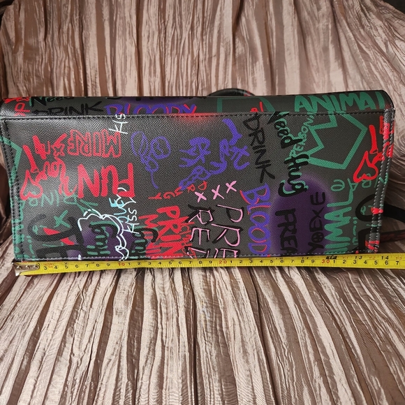 Graffiti "FREAKY" 2 way bag with crossbody strap - Picture 13 of 14